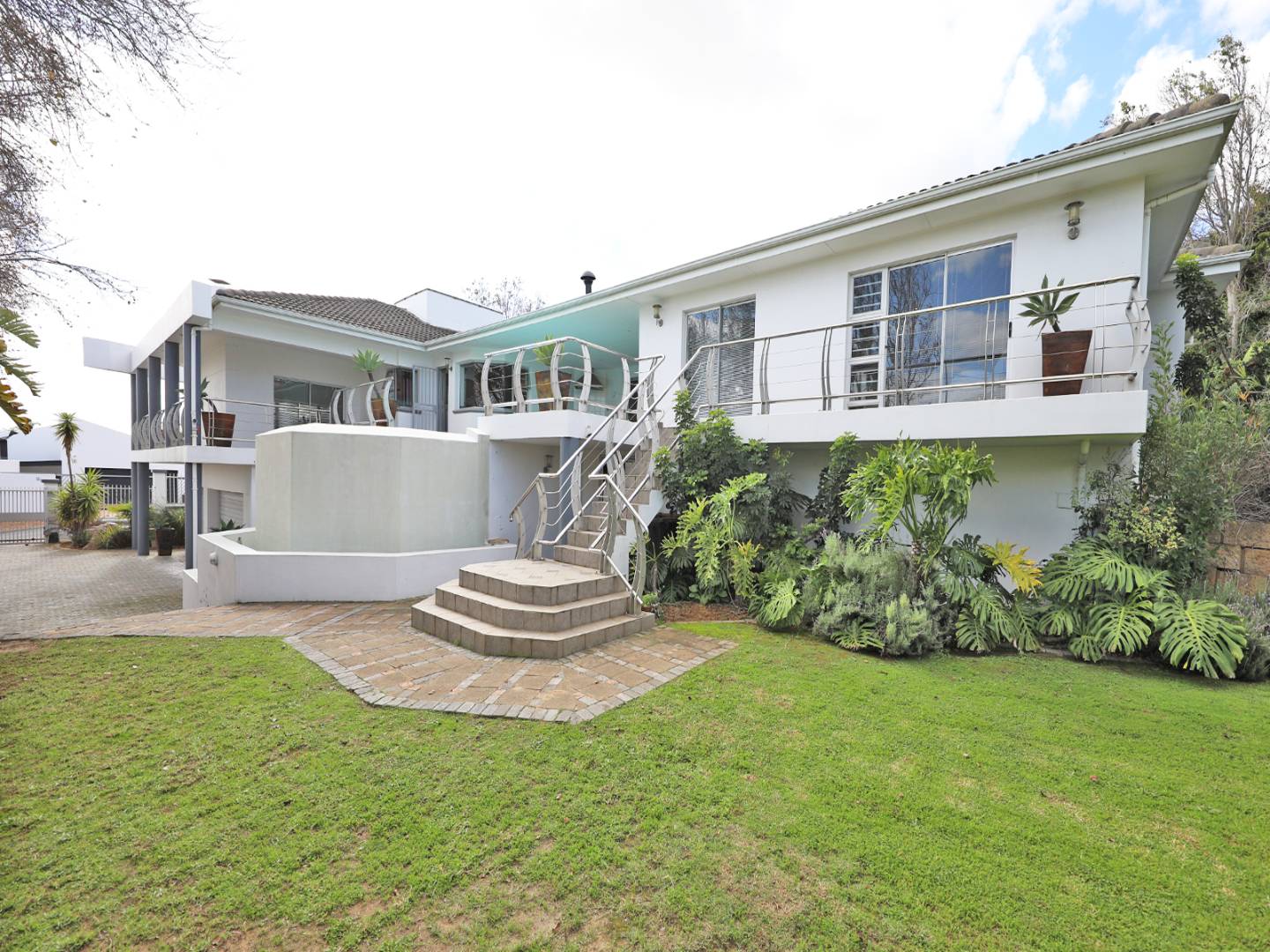 5 Bedroom Property for Sale in Plattekloof Western Cape